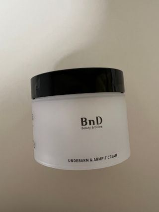 비엔디 2NOW[한글]]BnD 바디 미백 겨드랑이 크림 — 5점을 준 리뷰어가 2024년 12월 올린 사용 사진