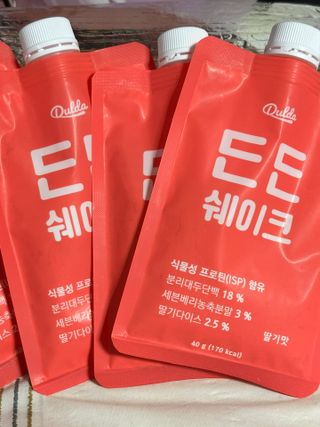 [덜다] 든든 식물성 단백질 쉐이크 40g X 7입 (곡물/딸기) — 5점을 준 리뷰어가 2023년 8월 올린 사용 사진