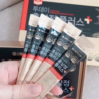 서울약사신협_투데이홍삼정플러스스틱_10g x 30포 — 5점을 준 리뷰어가 2021년 6월 올린 사용 사진