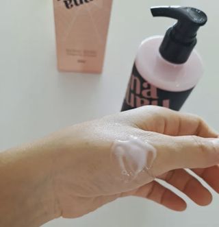난나 살몬 스파이더 검버섯 미백 톤업 화이트닝 연어 앰플 크림 300ml 대용량 — 5점을 준 리뷰어가 2022년 8월 올린 사용 사진