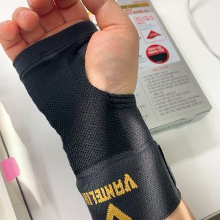 반테린서포터 손목 — 5점을 준 리뷰어가 2021년 3월 올린 사용 사진