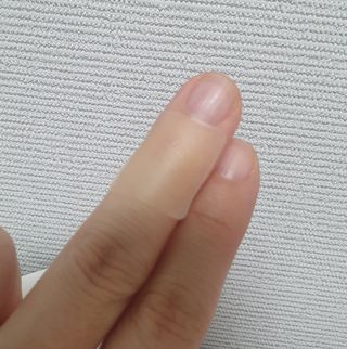 [큐어반H 커팅] 간편하게 떼서 쓰는 자외선차단 습윤밴드 (1팩/30매입) — 5점을 준 리뷰어가 2022년 12월 올린 사용 사진