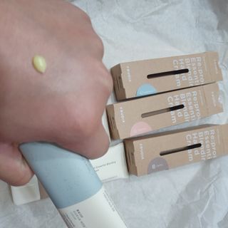 [후르디아] 끈적임 없는 착한성분 비건  핸드크림 3종 — 5점을 준 리뷰어가 2022년 2월 올린 사용 사진