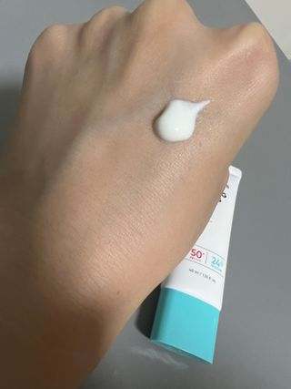 리더스코스메틱 리더스 카밍 바이오틱스 선 에센스 SPF 50+ PA++++ — 5점을 준 리뷰어가 2022년 6월 올린 사용 사진