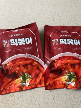 빨간키트 떡볶이 밀키트 2~3인분 매운맛 국물 떡볶이 만들기 쉬운 황금 레시피 분말 소스로 간편한 요리 — 5점을 준 리뷰어가 2021년 10월 올린 사용 사진