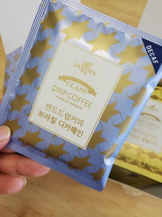 (주)쟈뎅 쟈뎅 클래스 핸드 드립 커피 10P 2종_디카페인 1종+랜덤 플레이버 1종 — 5점을 준 리뷰어가 2021년 4월 올린 사용 사진