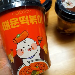 유비쿡 컵떡볶이 매운컵떡볶이2개/ 짜장컵떡볶이 2개  총 4개세트 — 4점을 준 리뷰어가 2021년 3월 올린 사용 사진