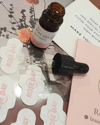 라라로즈데이 시즌2 천연 아로마오일 Y존 케어 속옷향수 이너퍼퓸 5ml  여성의 자존감을 UP시키자 — 5점을 준 리뷰어가 2021년 8월 올린 사용 사진