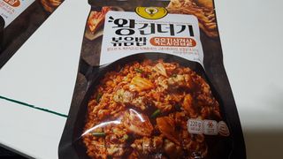 한성기업 무볼레 왕건더기 볶음밥 묵은지삼겹살 — 5점을 준 리뷰어가 2021년 10월 올린 사용 사진
