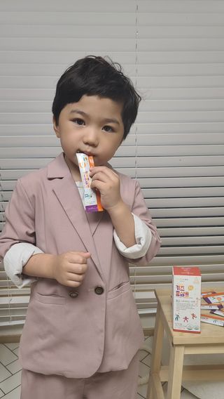 베거스코리아 [콜리케어] 키즈 홍삼콜리 딸기맛 14포 — 5점을 준 리뷰어가 2021년 5월 올린 사용 사진