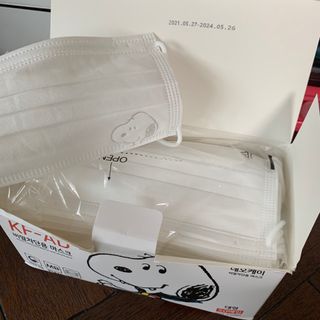 JHWORLD 스누피 마스크 정품 스누피 KF-AD 국내 비말차단 아동용 성인용 일회용 덴탈마스크 50매 — 5점을 준 리뷰어가 2021년 6월 올린 사용 사진