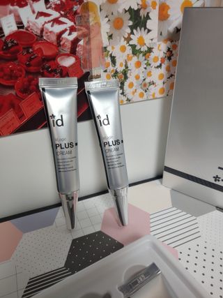 아이디플라코스메틱 아이디 브이로직 플러스 크림 15ml X 4EA — 4점을 준 리뷰어가 2022년 2월 올린 사용 사진