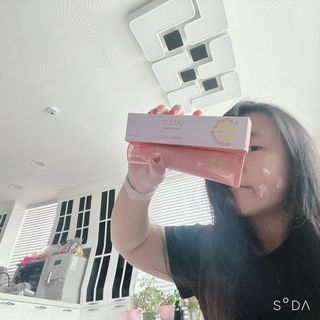 제주인디 카멜리아 블러썸 선크림 — 4점을 준 리뷰어가 2023년 9월 올린 사용 사진