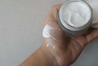 산수시 아쿠아 베네핏 24h 수부지 물광 속건조 수분크림 50ml — 5점을 준 리뷰어가 2021년 7월 올린 사용 사진