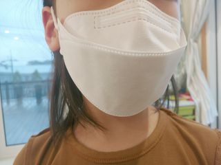 위케어 KF80 중형마스크 화이트 20매 초등학생 마스크 국산 — 5점을 준 리뷰어가 2021년 4월 올린 사용 사진
