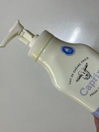 카프리나 산양밀크 모이스춰라이징 바디로션 350ml(라벤더향) — 3.5점을 준 리뷰어가 2023년 5월 올린 사용 사진