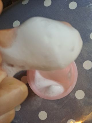 프리마인 메이크업과 들뜨는 각질까지 한방에 깐달걀로! 순하기까지한 셀베이스 그린티클렌저(200ml) — 4점을 준 리뷰어가 2023년 5월 올린 사용 사진