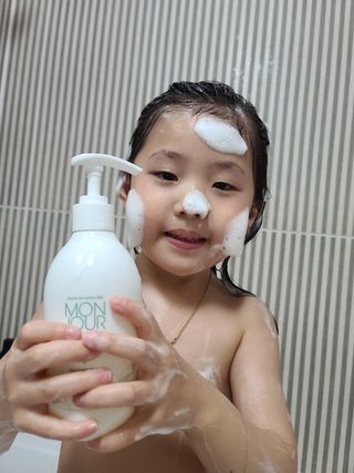 토박스코리아 몽쥬르 유아 샴푸앤워시 300ml — 5점을 준 리뷰어가 2021년 5월 올린 사용 사진