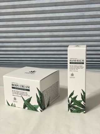 버텍스넘버원 버텍스 넘버원 햄프씨드오일 핸드밤, 바디크림 — 5점을 준 리뷰어가 2022년 3월 올린 사용 사진