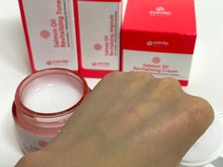 아이앤립 / EYENLIP 아이앤립 연어오일 리바이탈라이징 토너+앰플+크림 3종 세트 — 5점을 준 리뷰어가 2021년 6월 올린 사용 사진