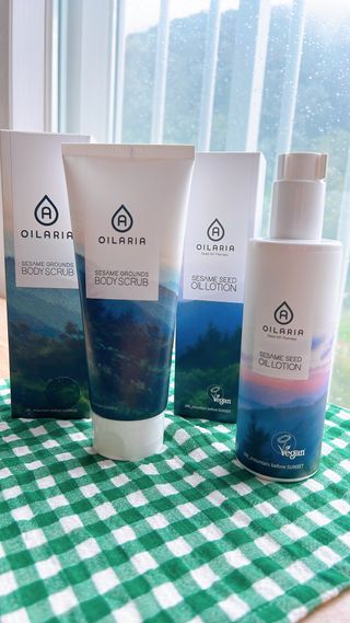 오일아리아 뉴트리 모이스처라이징 세사미 씨드 오일로션 & 데일리 디톡스 세사미 그라운즈 바디스크럽 — 5점을 준 리뷰어가 2023년 9월 올린 사용 사진