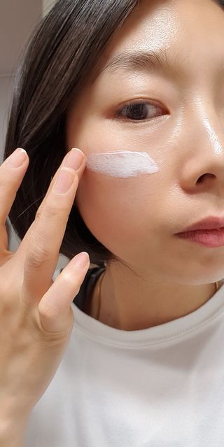 [후르디아] 겉보속촉 피지 컨트롤 청포도 선젤 — 5점을 준 리뷰어가 2023년 3월 올린 사용 사진