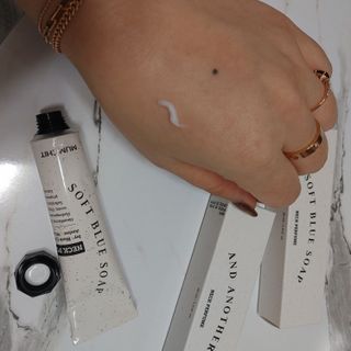 멈칫(MUMCHIT) 넥퍼퓸 NECKPERFUME 2가지 향 — 5점을 준 리뷰어가 2021년 11월 올린 사용 사진
