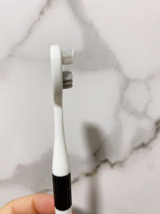 크리오 클리어스 혀백태제거 구취관리 혀클리너 — 5점을 준 리뷰어가 2021년 3월 올린 사용 사진