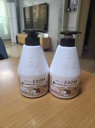 [과일나라] 피부가 마시는 코코넛우유 바디클렌저&바디로션 — 5점을 준 리뷰어가 2022년 3월 올린 사용 사진