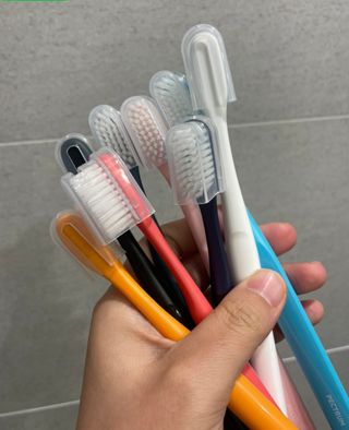 펙트럼 안티박 프리미엄 칫솔 8개입 — 5점을 준 리뷰어가 2023년 12월 올린 사용 사진