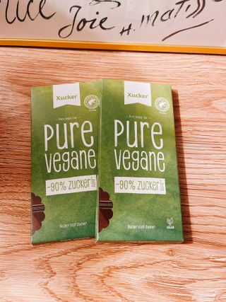 당류2g 자일리톨로 단맛을낸 슈카 퓨어비건 무설탕초콜릿 Xucker vegan 2개입 — 4점을 준 리뷰어가 2021년 4월 올린 사용 사진