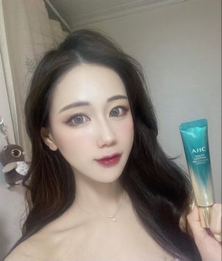 [NEW 탄력유턴 아이크림] AHC 유스 래스팅 리얼 아이크림 포 페이스 — 5점을 준 리뷰어가 2021년 3월 올린 사용 사진