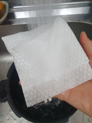 부직포나라 중금속유해물질ZERO 뜯어쓰는 주방 일회용수세미 60매 2매 — 5점을 준 리뷰어가 2022년 11월 올린 사용 사진