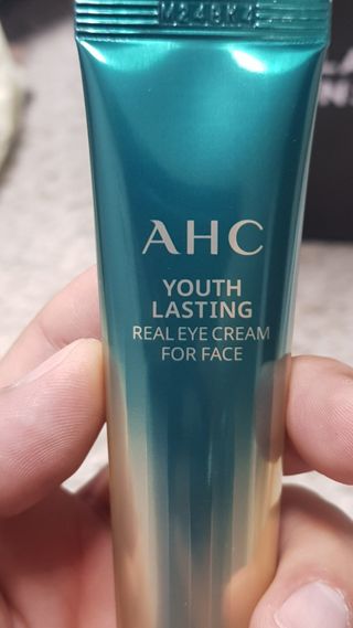 [NEW 탄력유턴 아이크림] AHC 유스 래스팅 리얼 아이크림 포 페이스 — 5점을 준 리뷰어가 2021년 3월 올린 사용 사진