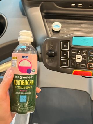 더그레잇티 콤부차 [매일유업] 더그레잇티 44kcal 콤부차 300ml *12개입 (오리지널 6개+베리리치 6개) — 4점을 준 리뷰어가 2023년 7월 올린 사용 사진