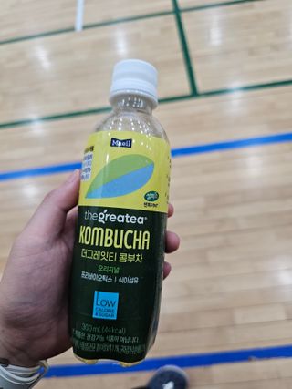 더그레잇티 콤부차 [매일유업] 더그레잇티 44kcal 콤부차 300ml *12개입 (오리지널 6개+베리리치 6개) — 5점을 준 리뷰어가 2023년 7월 올린 사용 사진