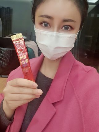 힘내라김홍삼 하루홍삼정스틱 10g x 10포 — 5점을 준 리뷰어가 2021년 3월 올린 사용 사진