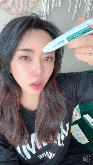 바이브랩 [탈모증상완화] 헤어라인 눈썹 두피앰플 — 5점을 준 리뷰어가 2022년 1월 올린 사용 사진