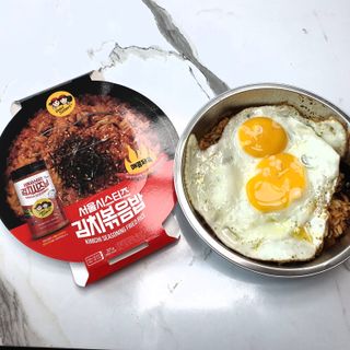 [서울시스터즈] CU 김치 4총사 세트-김치볶음밥, 김치큐브닭, 김치바삭김, 김치아몬드 — 5점을 준 리뷰어가 2021년 10월 올린 사용 사진