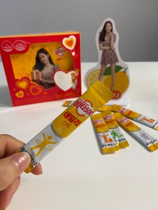 [광동제약] 비타500데일리스틱 제니 에디션60포&굿즈3종 — 5점을 준 리뷰어가 2021년 11월 올린 사용 사진
