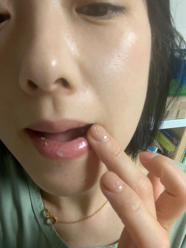 틱톡 [후르디아] 튼입술해결템 올리브영 블루베리 하이드레이팅 허니 립밤 리뷰 사진