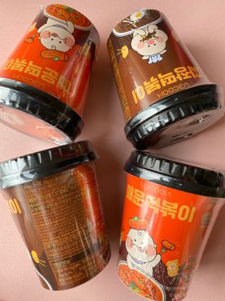 유비쿡 컵떡볶이 매운컵떡볶이2개/ 짜장컵떡볶이 2개  총 4개세트 — 5점을 준 리뷰어가 2021년 4월 올린 사용 사진