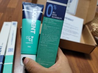 리퀴덴트 오랄케어 온가족용 리퀴덴트 더더 오랄케어 무불소 치약 + 임상시험완료 이중 미세 엠보싱 칫솔 올데이세트 — 5점을 준 리뷰어가 2020년 12월 올린 사용 사진