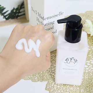 줄라이 모닝 _ JULY MORNING 줄라이모닝 하이드레이팅 퍼퓸드 바디앤핸드 에멀젼 — 5점을 준 리뷰어가 2021년 11월 올린 사용 사진