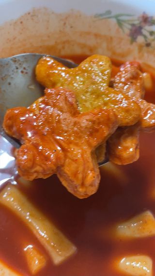 빨간키트 떡볶이 밀키트 2~3인분 매운맛 국물 떡볶이 만들기 쉬운 황금 레시피 분말 소스로 간편한 요리 — 4.5점을 준 리뷰어가 2021년 10월 올린 사용 사진