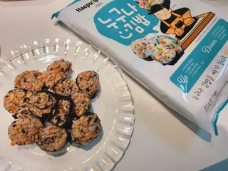 해풀잎 누구나 김밥*2ea [(혼합야채 35g *2ea,  김밥김 (10g, 2ea),  양념간장 (6g, 10ea), 참기름(5g, 4ea)] — 5점을 준 리뷰어가 2022년 6월 올린 사용 사진