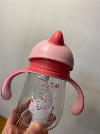유비맘 트라이탄 코니빨대컵_컬러 랜덤 발송 — 4.5점을 준 리뷰어가 2020년 12월 올린 사용 사진