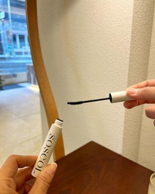 더소설 소설 블랙아이래쉬 세럼 10g(SOSEOL BLACK EYELASH SERUM 10g) — 5점을 준 리뷰어가 2023년 12월 올린 사용 사진