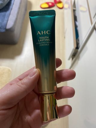[NEW 탄력유턴 아이크림] AHC 유스 래스팅 리얼 아이크림 포 페이스 — 5점을 준 리뷰어가 2021년 3월 올린 사용 사진