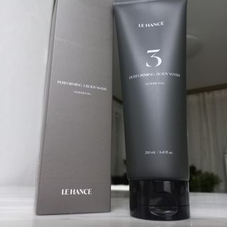르핸스 퍼포밍 3 바디워시 비반트포렛/베티버포그 — 5점을 준 리뷰어가 2022년 11월 올린 사용 사진